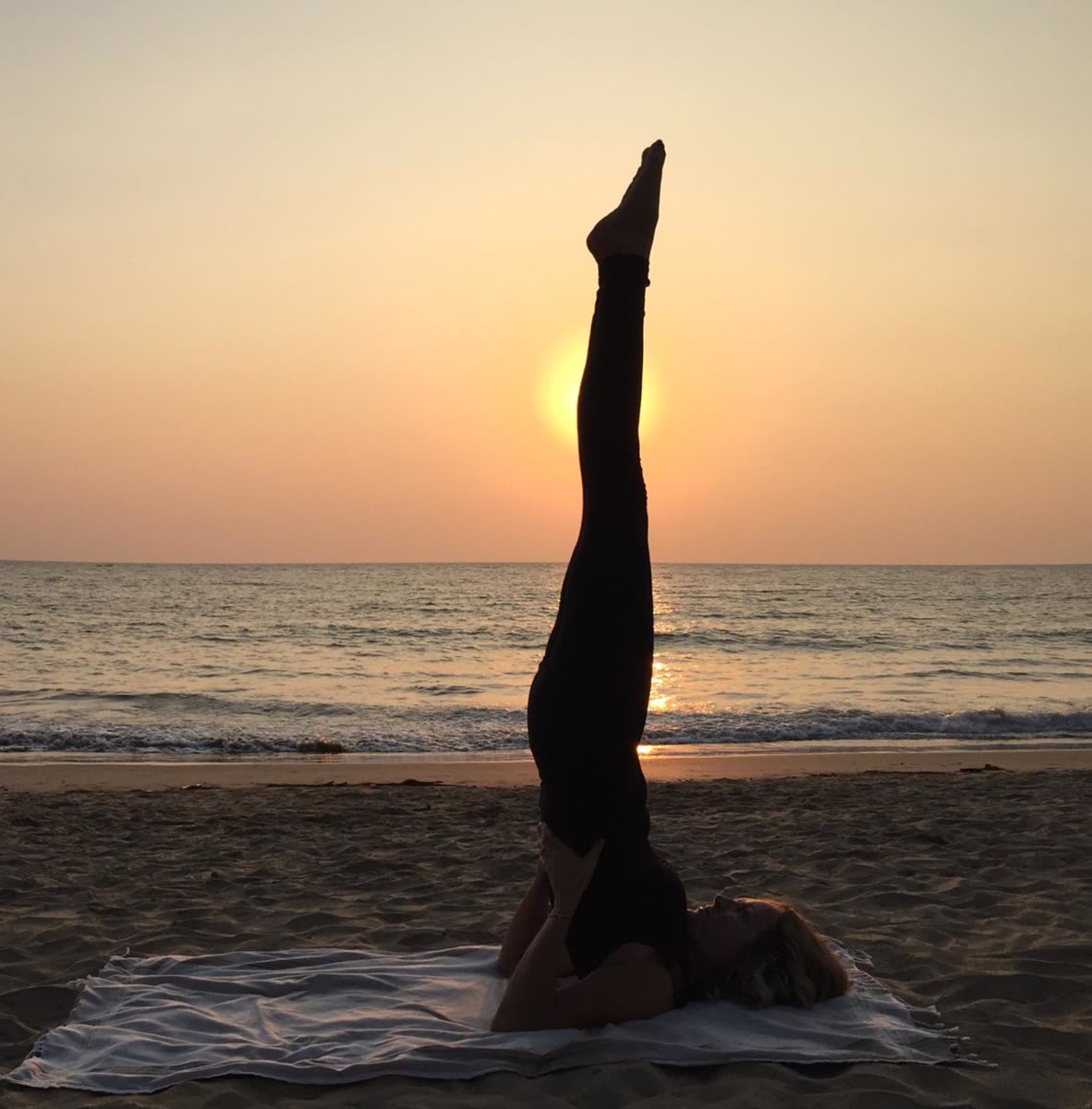 Verónica Sukha practicando yoga