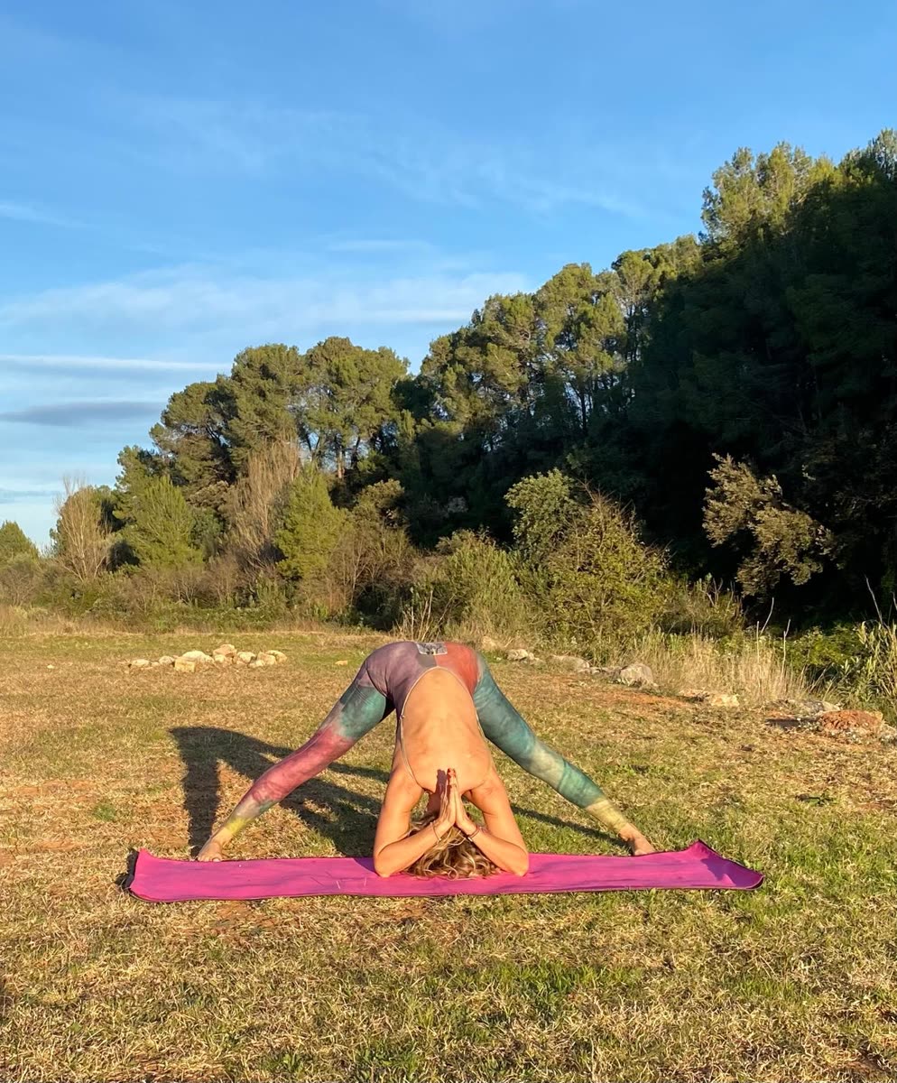 Verónica Sukha practicando yoga